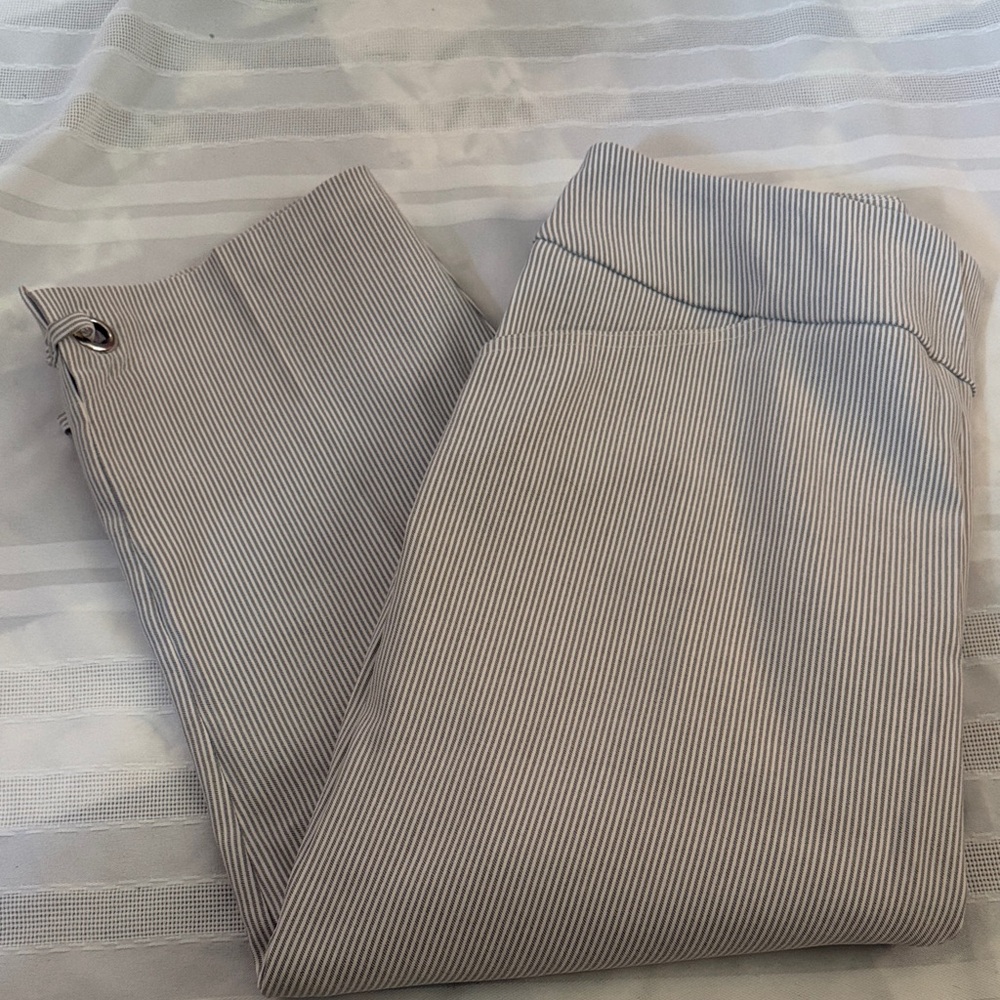 Bella Rose Closet Women's Striped Gray Capris